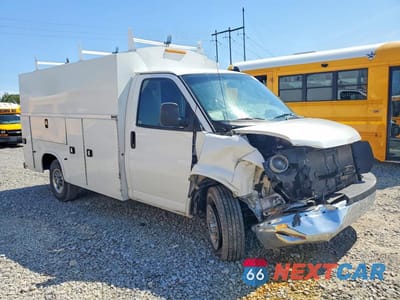 Czwarte zdjęcie samochodu z boku: 2018 CHEVROLET EXPRESS G3500 VIN:1GB0GRFG1J1263456 - miniatura