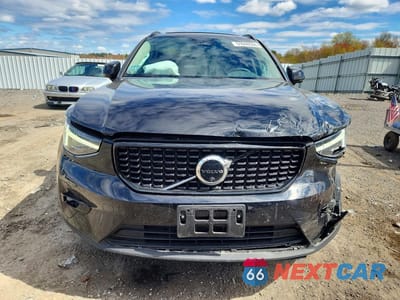 Piąte zdjęcie samochodu w środku: 2025 VOLVO XC40 PLUS VIN:YV4L12UC7S2558863 - miniatura