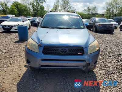 Piąte zdjęcie samochodu w środku: 2006 TOYOTA RAV4 BASE VIN:JTMBD33VX66018632 - miniatura