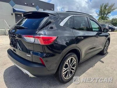 Trzecie zdjęcie samochodu z tyłu: 2020 FORD ESCAPE SEL VIN:1FMCU0H61LUB07822 - miniatura