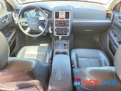 Zdjęcie 8 z 13 samochodu: 2010 CHRYSLER 300 TOURING VIN:2C3CA5CV4AH185587 - miniatura