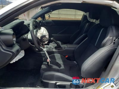 Zdjęcie 7 z 12 samochodu: 2025 TOYOTA GR 86 VIN:JF1ZNBE15S9758894 - miniatura