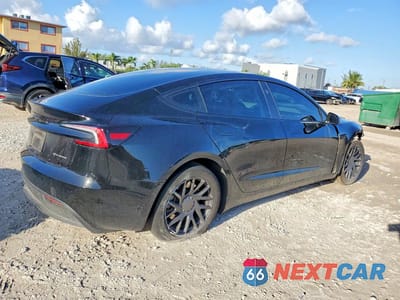 Trzecie zdjęcie samochodu z tyłu: 2024 TESLA MODEL 3 VIN:5YJ3E1EB1RF736104 - miniatura