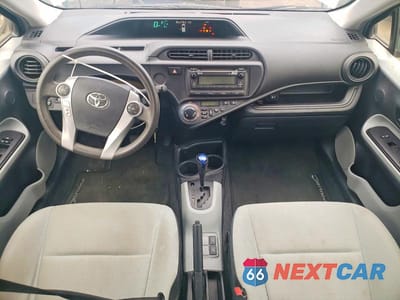 Zdjęcie 8 z 12 samochodu: 2013 TOYOTA PRIUS C ONE VIN:JTDKDTB39D1042575 - miniatura