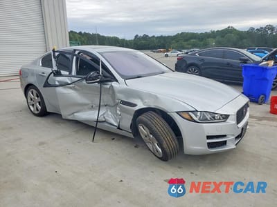 Czwarte zdjęcie samochodu z boku: 2017 JAGUAR XE PREMIUM VIN:SAJAD4BG9HA969474 - miniatura