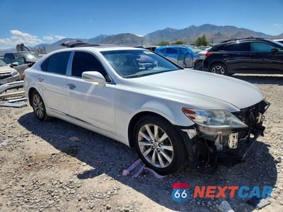 Czwarte zdjęcie samochodu z boku: 2011 LEXUS LS 460L VIN:JTHDL5EF4B5003457 - miniatura