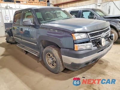 Czwarte zdjęcie samochodu z boku: 2007 CHEVROLET SILVERADO K2500 HEAVY DUTY VIN:1GCHK23D87F161758 - miniatura