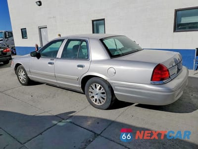 Drugie zdjęcie samochodu z przodu: 2004 FORD CROWN VICTORIA VIN:2FAFP74WX4X132158 - miniatura