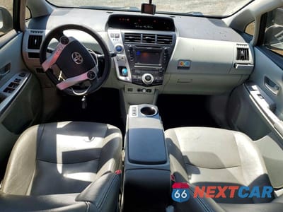 Zdjęcie 8 z 12 samochodu: 2013 TOYOTA PRIUS V THREE VIN:JTDZN3EU8D3218276 - miniatura
