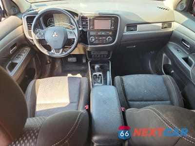 Zdjęcie 8 z 12 samochodu: 2017 MITSUBISHI OUTLANDER ES VIN:JA4AD2A35HZ068227 - miniatura