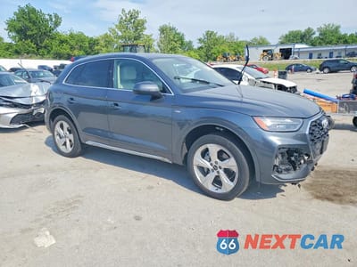 Czwarte zdjęcie samochodu z boku: 2023 AUDI Q5 PREMIUM PLUS 45 VIN:WA1EAAFY9P2171487 - miniatura