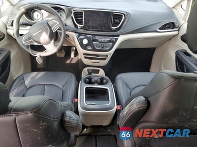 Zdjęcie 8 z 14 samochodu: 2024 CHRYSLER PACIFICA TOURING L VIN:2C4RC1BG7RR167179 - miniatura