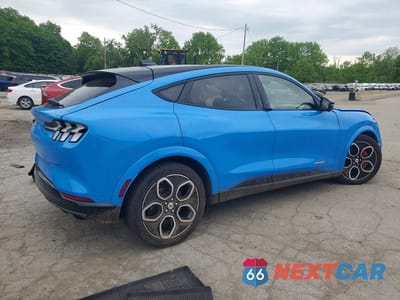 Trzecie zdjęcie samochodu z tyłu: 2022 FORD MUSTANG MACH-E GT VIN:3FMTK4SE9NMA24935 - miniatura