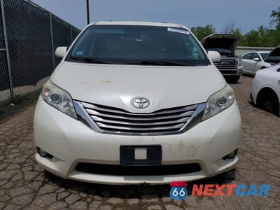 Piąte zdjęcie samochodu w środku: 2017 TOYOTA SIENNA XLE PREMIUM 7-PASSENGER VIN:5TDDZ3DC2HS161164 - miniatura