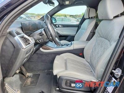 Zdjęcie 7 z 13 samochodu: 2025 BMW X7 XDRIVE40I VIN:5UX23EM09S9Z32573 - miniatura