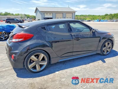Trzecie zdjęcie samochodu z tyłu: 2013 HYUNDAI VELOSTER VIN:KMHTC6AE7DU157357 - miniatura