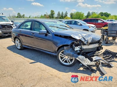 Czwarte zdjęcie samochodu z boku: 2013 MERCEDES-BENZ C 300 4MATIC VIN:WDDGF8AB1DA885469 - miniatura