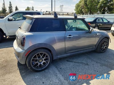 Trzecie zdjęcie samochodu z tyłu: 2010 MINI COOPER S VIN:WMWMF7C53ATZ73127 - miniatura
