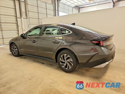 Drugie zdjęcie samochodu z przodu: 2026 HYUNDAI SONATA HYBRID BLUE VIN:KMHL24JJ9TA161124 - miniatura