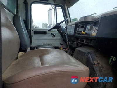 Piąte zdjęcie samochodu w środku: 1996 INTERNATIONAL 4900 DUMP TRUCK VIN:1HTSHAAR7TH390737 - miniatura