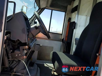 Zdjęcie 7 z 13 samochodu: 2015 ISUZU NPR HD DELIVERY TRUCK VIN:JALB4T170F7W00445 - miniatura
