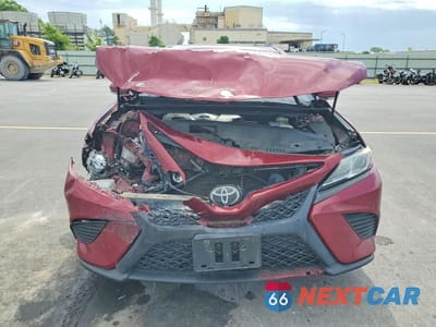 Piąte zdjęcie samochodu w środku: 2018 TOYOTA CAMRY SE VIN:4T1B11HK9JU559828 - miniatura