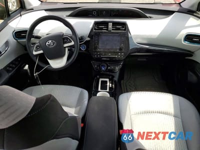 Zdjęcie 8 z 13 samochodu: 2016 TOYOTA PRIUS THREE VIN:JTDKARFU6G3507756 - miniatura