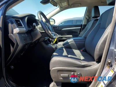 Zdjęcie 7 z 13 samochodu: 2017 TOYOTA HIGHLANDER LE PLUS VIN:5TDBZRFH2HS427947 - miniatura