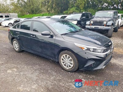 Czwarte zdjęcie samochodu z boku: 2023 KIA FORTE LX VIN:3KPF24AD8PE677411 - miniatura