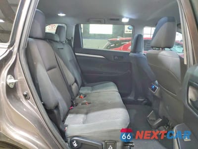 Zdjęcie 11 z 13 samochodu: 2019 TOYOTA HIGHLANDER LE VIN:5TDBZRFH1KS916654 - miniatura