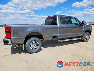 Trzecie zdjęcie samochodu z tyłu: 2025 FORD F350 SUPER DUTY VIN:1FT8W3BT1SED75069 - miniatura