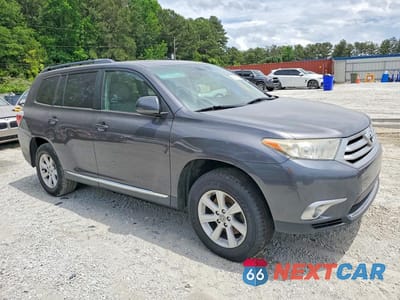 Czwarte zdjęcie samochodu z boku: 2012 TOYOTA HIGHLANDER SE VIN:5TDZA3EH1CS028217 - miniatura