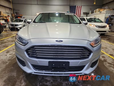 Piąte zdjęcie samochodu w środku: 2016 FORD FUSION S VIN:3FA6P0G70GR214642 - miniatura