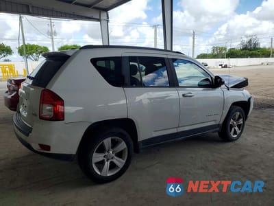Trzecie zdjęcie samochodu z tyłu: 2012 JEEP COMPASS LATITUDE VIN:1C4NJCEB1CD542543 - miniatura