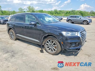 Czwarte zdjęcie samochodu z boku: 2017 AUDI Q7 PREMIUM PLUS VIN:WA1LAAF7XHD003023 - miniatura