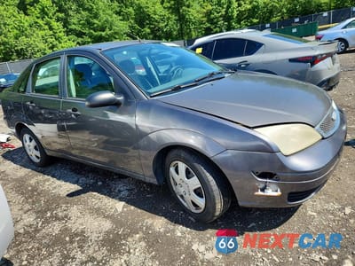 Czwarte zdjęcie samochodu z boku: 2005 FORD FOCUS ZX4 VIN:1FAFP34N15W140937 - miniatura