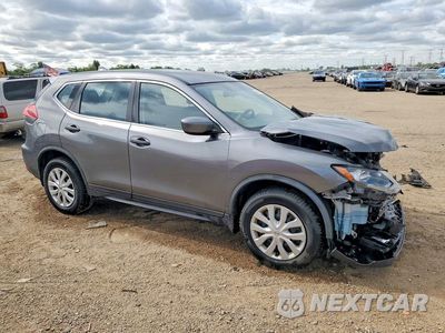 Czwarte zdjęcie samochodu z boku: 2018 NISSAN ROGUE S VIN:JN8AT2MV2JW328388 - miniatura