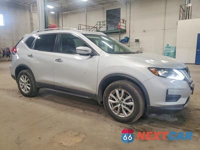 Czwarte zdjęcie samochodu z boku: 2018 NISSAN ROGUE SV VIN:5N1AT2MV5JC809633 - miniatura