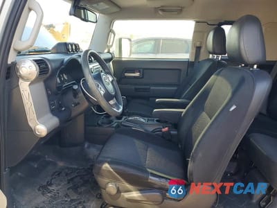 Zdjęcie 7 z 13 samochodu: 2011 TOYOTA FJ CRUISER BASE VIN:JTEBU4BF2BK112078 - miniatura