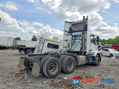 Czwarte zdjęcie samochodu z boku: 2021 VOLVO VNR SEMI TRUCK VIN:4V4WC9EH8MN277125 - miniatura