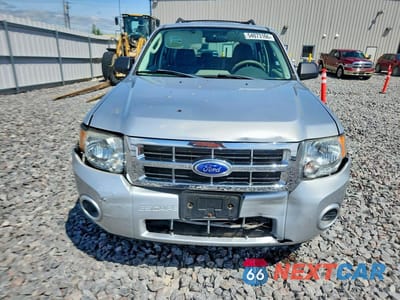 Piąte zdjęcie samochodu w środku: 2011 FORD ESCAPE XLS VIN:1FMCU0C72BKC40440 - miniatura