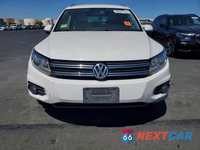 Piąte zdjęcie samochodu w środku: 2013 VOLKSWAGEN TIGUAN S VIN:WVGBV3AXXDW601034 - miniatura