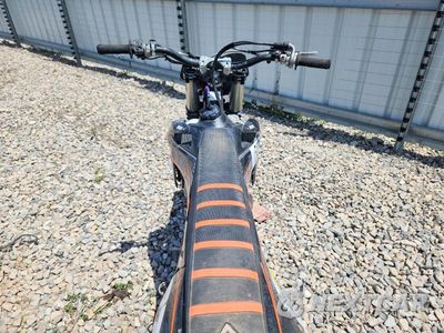 Zdjęcie 6 z 8 samochodu: 2019 KTM 250 SX-F VIN:VBKSXK437KM104323 - miniatura