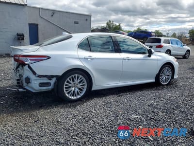 Trzecie zdjęcie samochodu z tyłu: 2020 TOYOTA CAMRY XLE VIN:4T1F11BK4LU010972 - miniatura