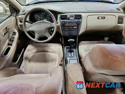 Zdjęcie 8 z 12 samochodu: 2000 HONDA ACCORD LX VIN:1HGCG564XYA128317 - miniatura