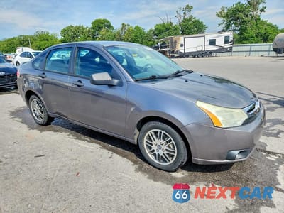 Czwarte zdjęcie samochodu z boku: 2011 FORD FOCUS SE VIN:1FAHP3FN5BW128923 - miniatura