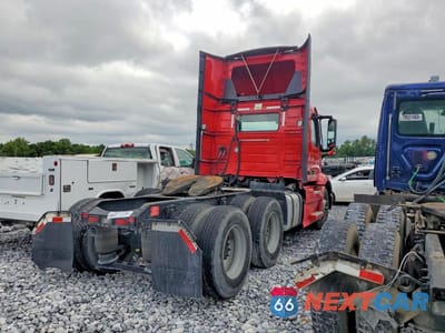 Czwarte zdjęcie samochodu z boku: 2023 VOLVO VNR SEMI TRUCK VIN:4V4WC9EGXPN614518 - miniatura
