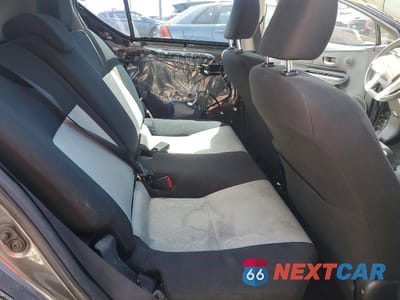 Zdjęcie 10 z 12 samochodu: 2017 TOYOTA PRIUS C TWO VIN:JTDKDTB38H1591822 - miniatura