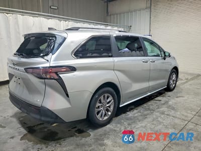 Trzecie zdjęcie samochodu z tyłu: 2025 TOYOTA SIENNA XLE 8-PASSENGER VIN:5TDYRKEC1SS243923 - miniatura
