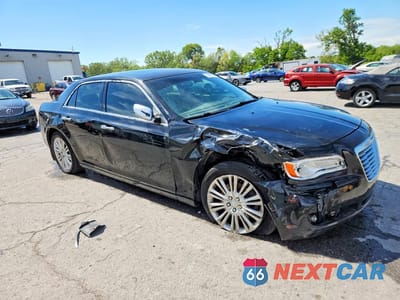 Czwarte zdjęcie samochodu z boku: 2013 CHRYSLER 300C LUXURY VIN:2C3CCAST3DH519549 - miniatura